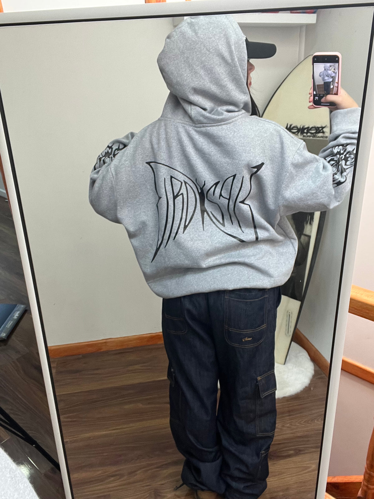 Butterfly Emblem -Hoodie Mangas Globos grey
