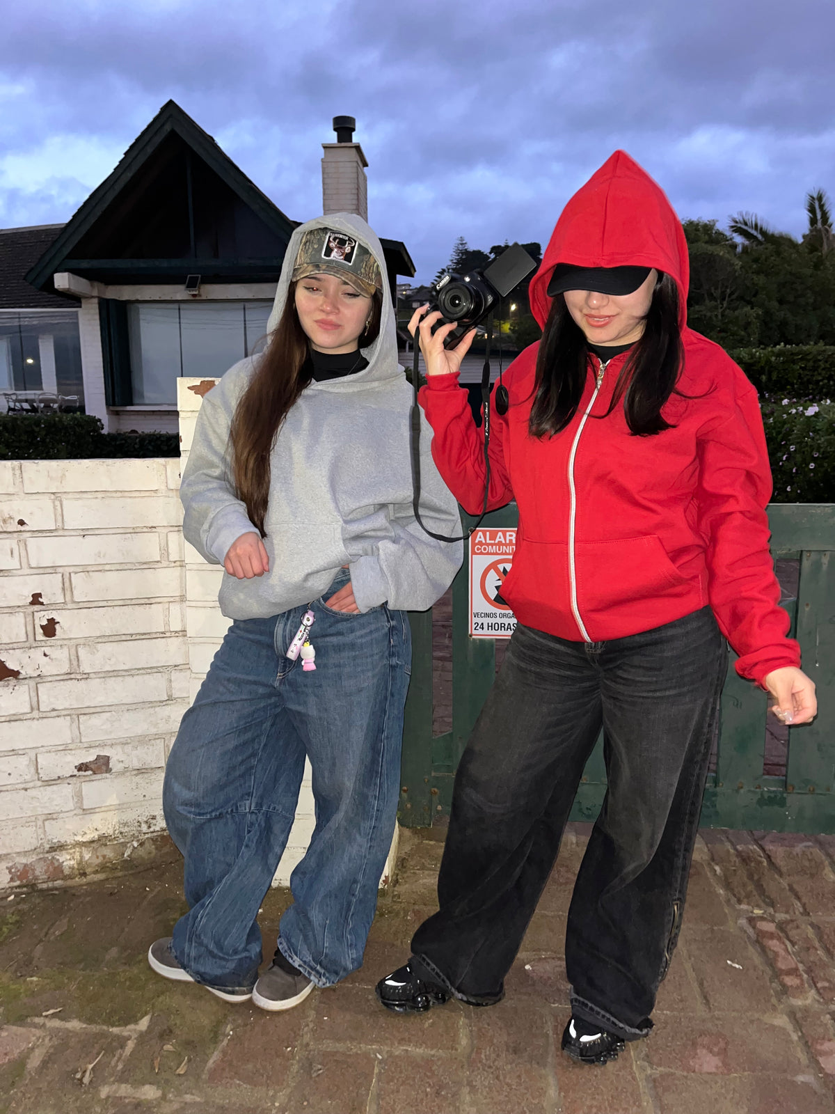 Basic Red - Hoodie Zip Clásico