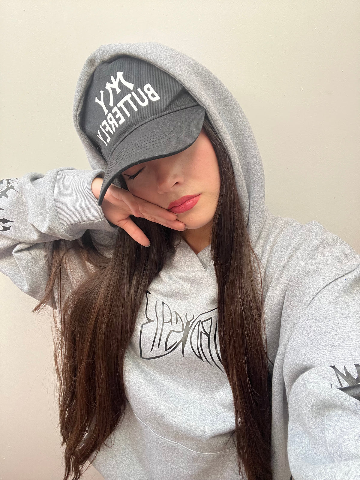 Butterfly Emblem -Hoodie Mangas Globos grey