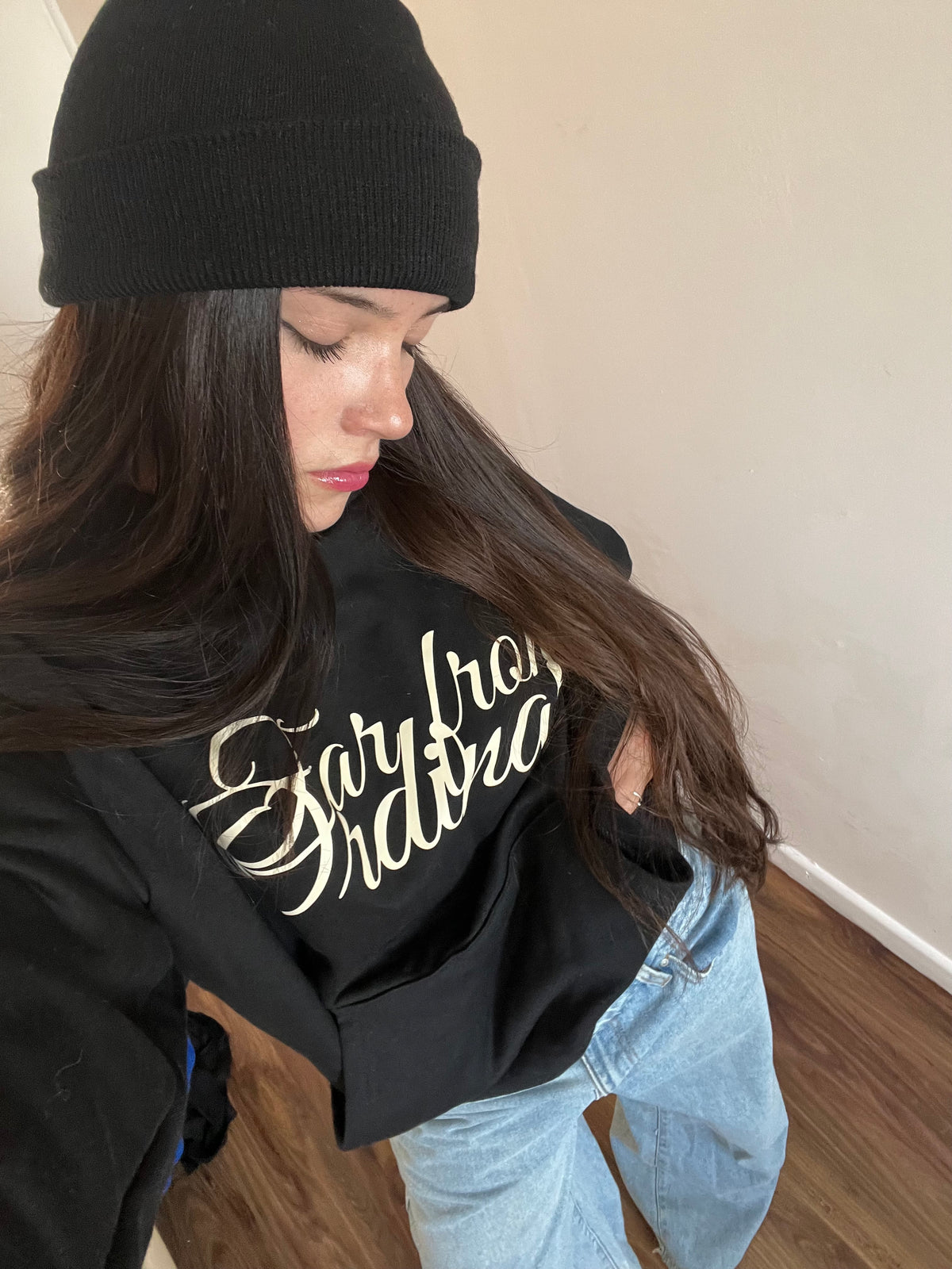 Far From Ordinary - Hoodie Mangas Globo Black