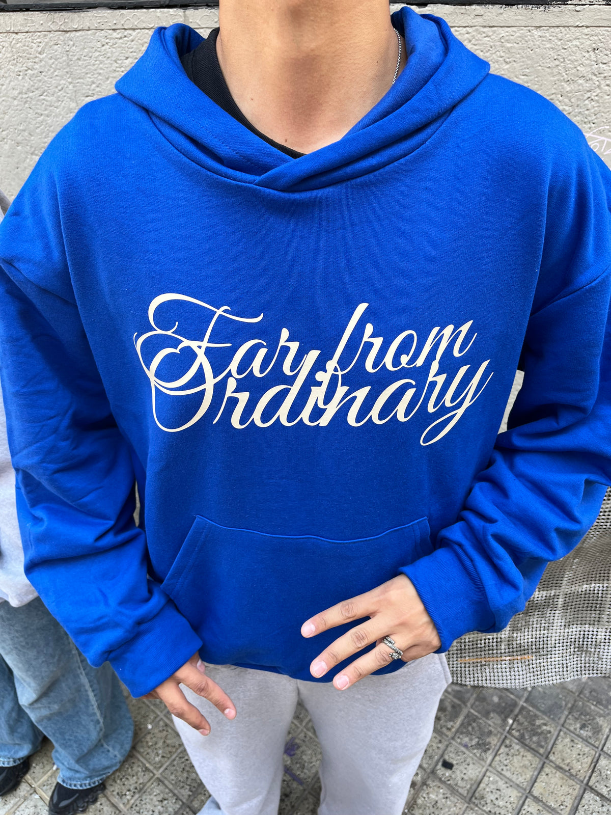 Far From Ordinary Blue - Hoodie Mangas Globo