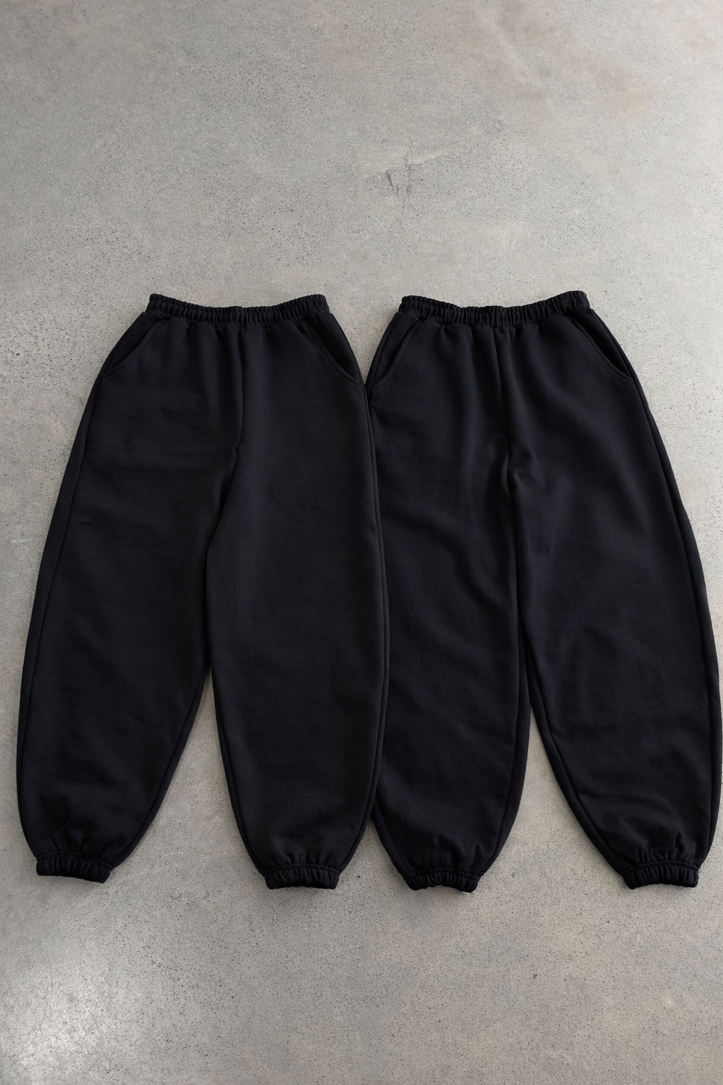 Pantalon buzo negro basic