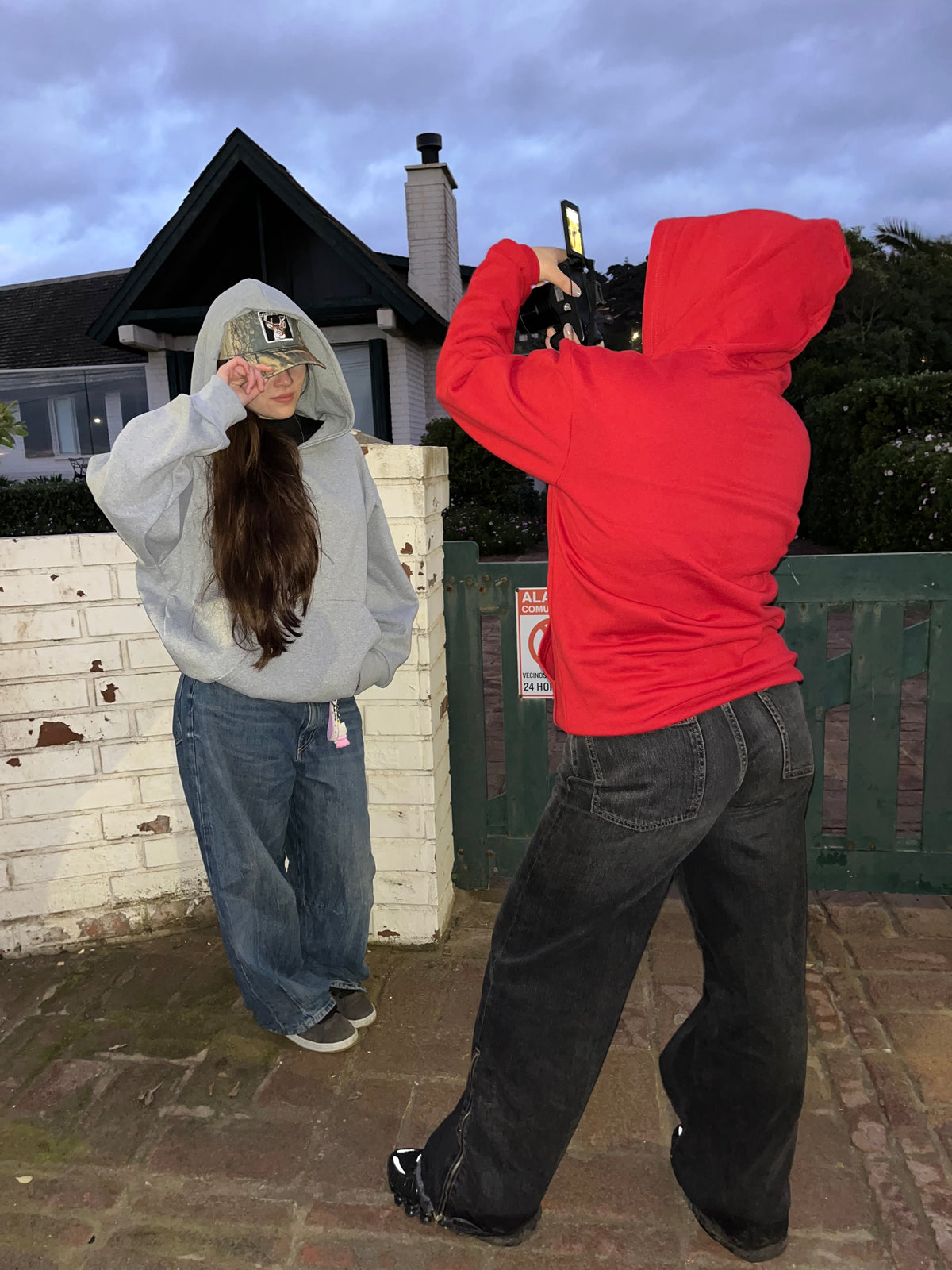 Basic Red - Hoodie Zip Clásico
